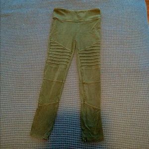 Army green textured girl’s leggings